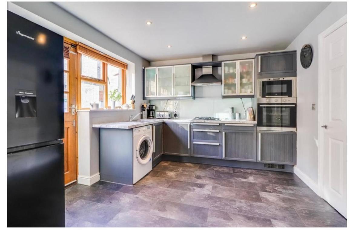 House Of Kaima - 6 Bed Detached Vila Dewsbury Exterior foto